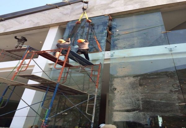 Lan can cầu thang kính, cửa nhôm kính, mái đón kính, mặt dựng nhôm kính, mặt dựng Spider tại TPHCM, Bình Dương, Đồng Nai, Vũng Tàu, Tây Ninh, Long An, Tiền Giang, Bến Tre, Cần Thơ, An Giang, Phú Quốc, Kiên Giang